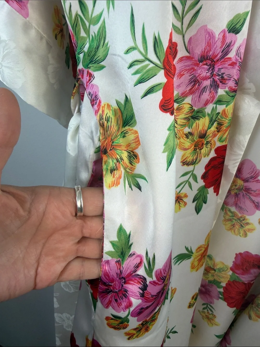 Vintage 90’s Victoria’s Secret Floral Satin Kimono Robe Tie Belt Gold Label OS